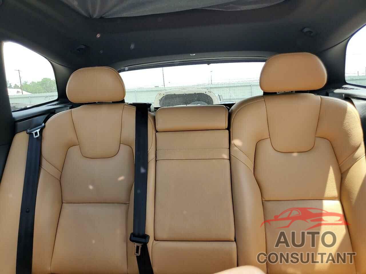 VOLVO XC60 2018 - LYV102RK0JB106179