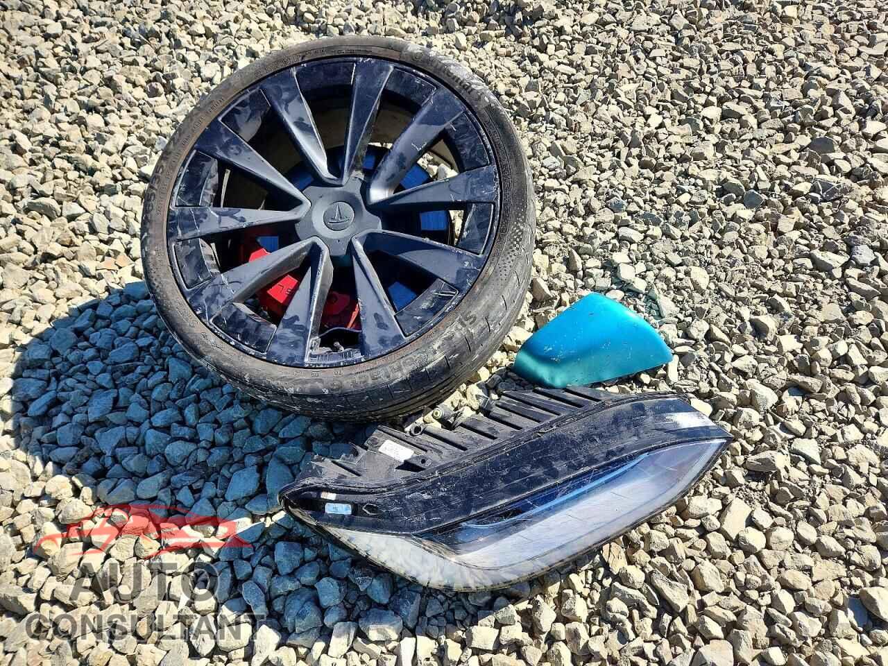 TESLA MODEL X 2022 - 7SAXCBE61NF357357