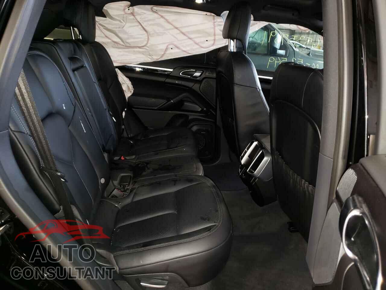 PORSCHE CAYENNE 2016 - WP1AF2A28GKA42895