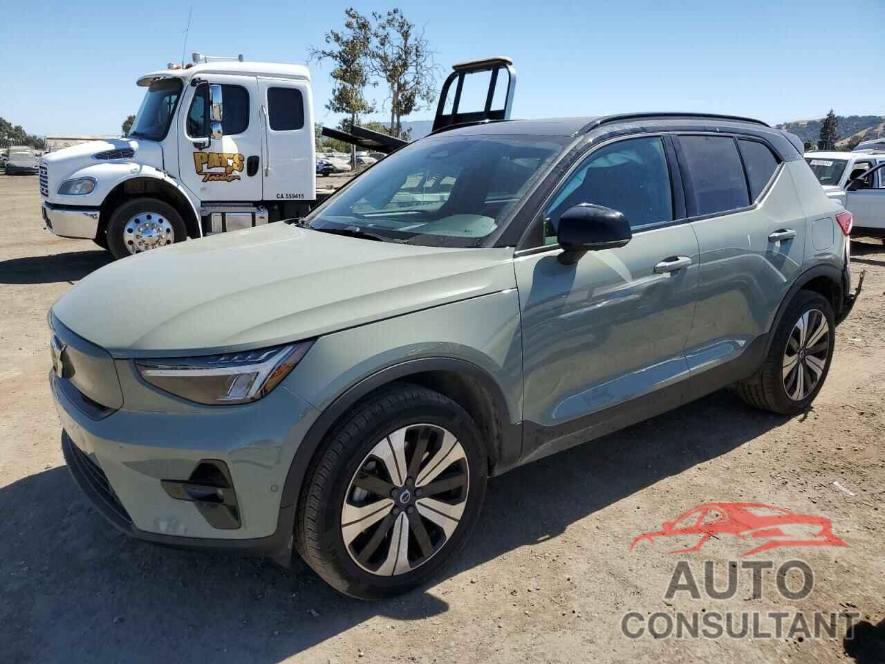 VOLVO XC40 2023 - YV4ED3UL8P2026549