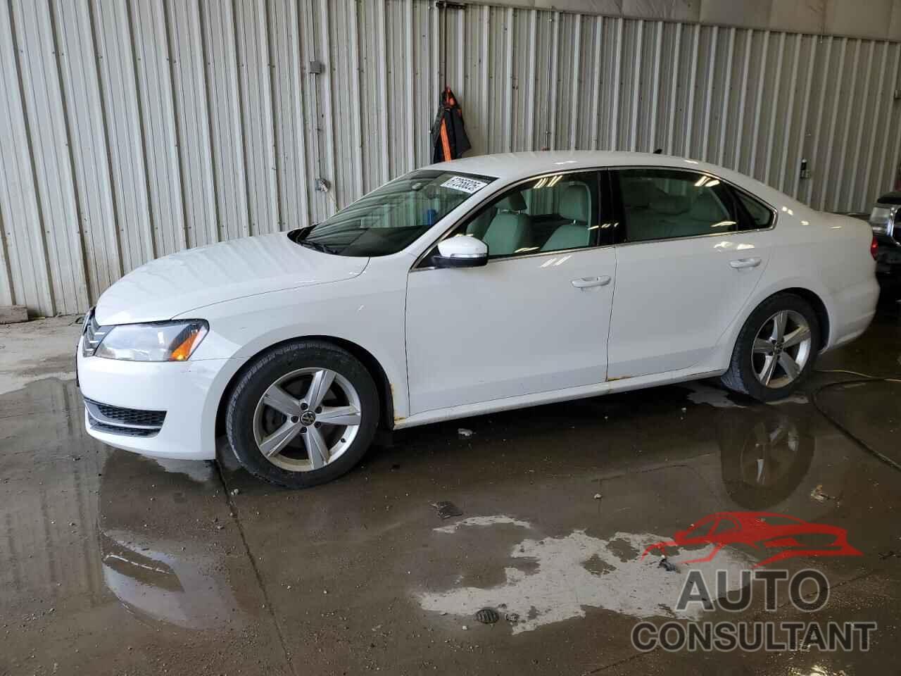 VOLKSWAGEN PASSAT 2013 - 1VWBH7A30DC139971