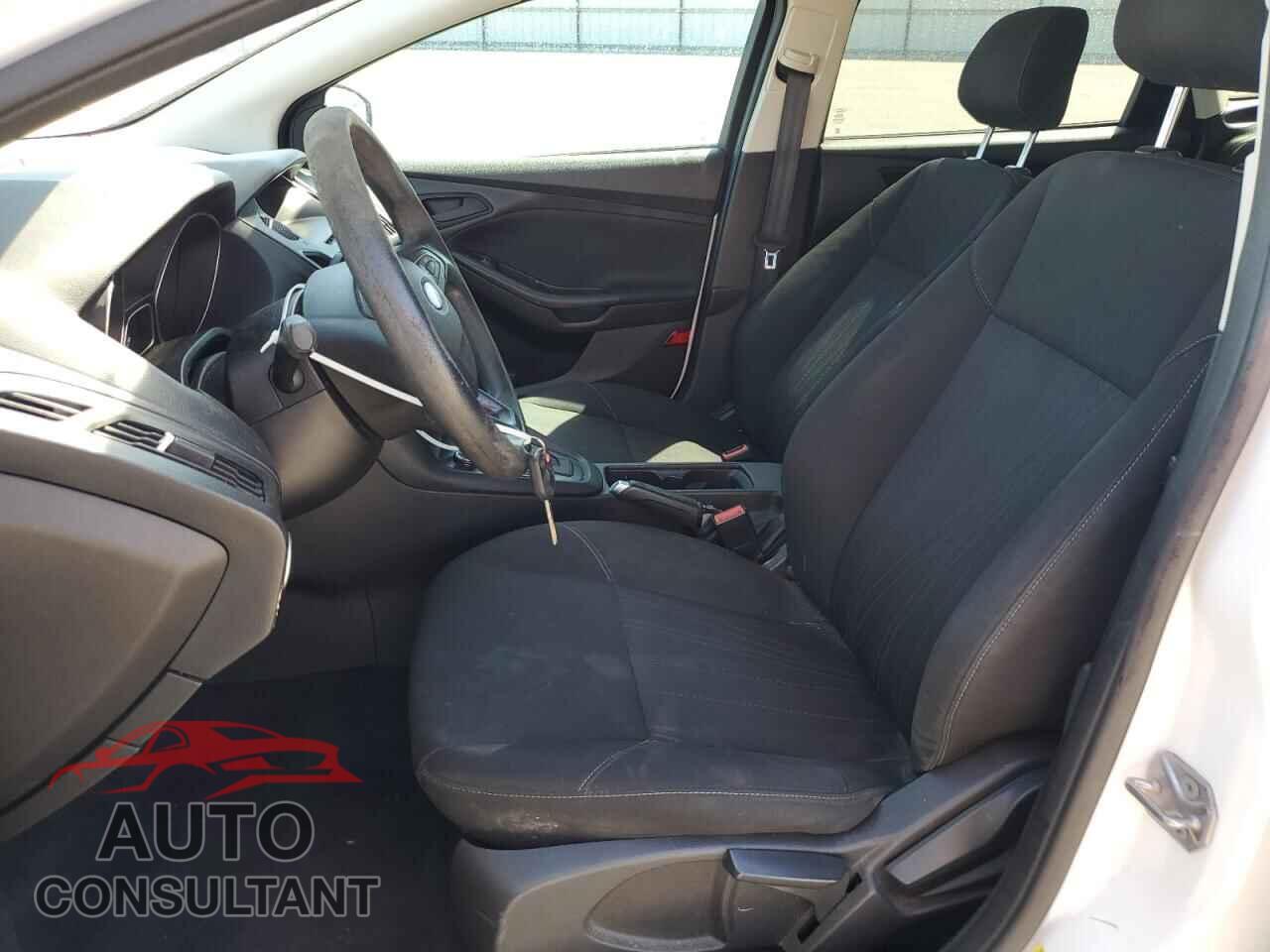 FORD FOCUS 2015 - 1FADP3E21FL343132