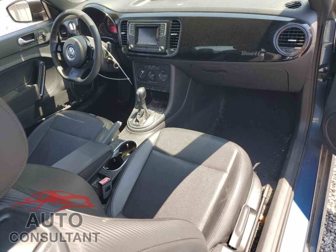 VOLKSWAGEN BEETLE 2017 - 3VWF17AT1HM620807