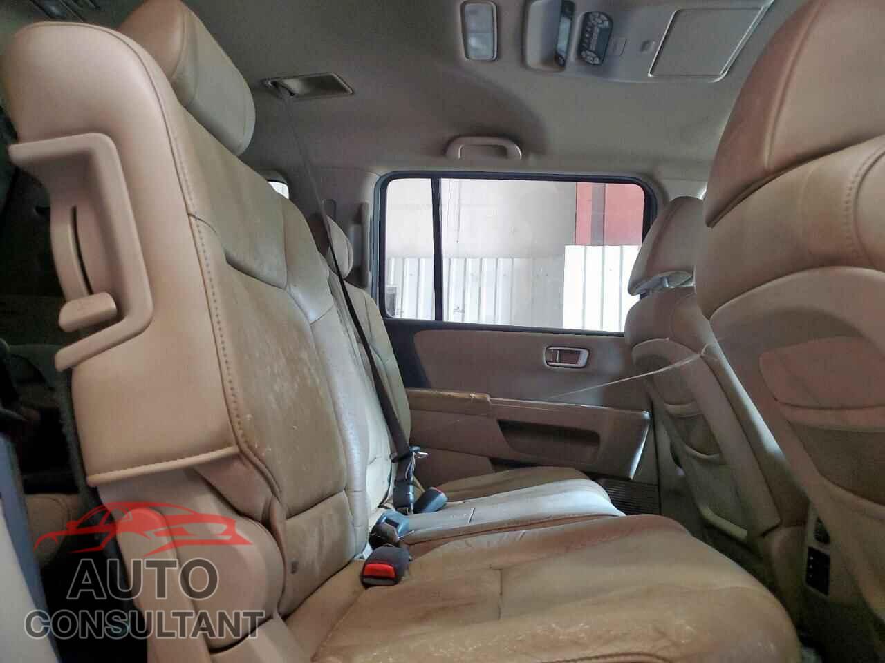 HONDA PILOT 2011 - 5FNYF3H66BB043290