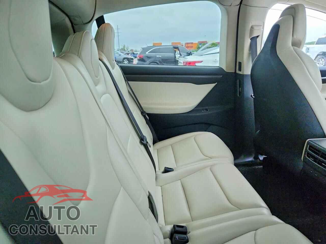 TESLA MODEL X 2018 - 5YJXCDE21JF110565
