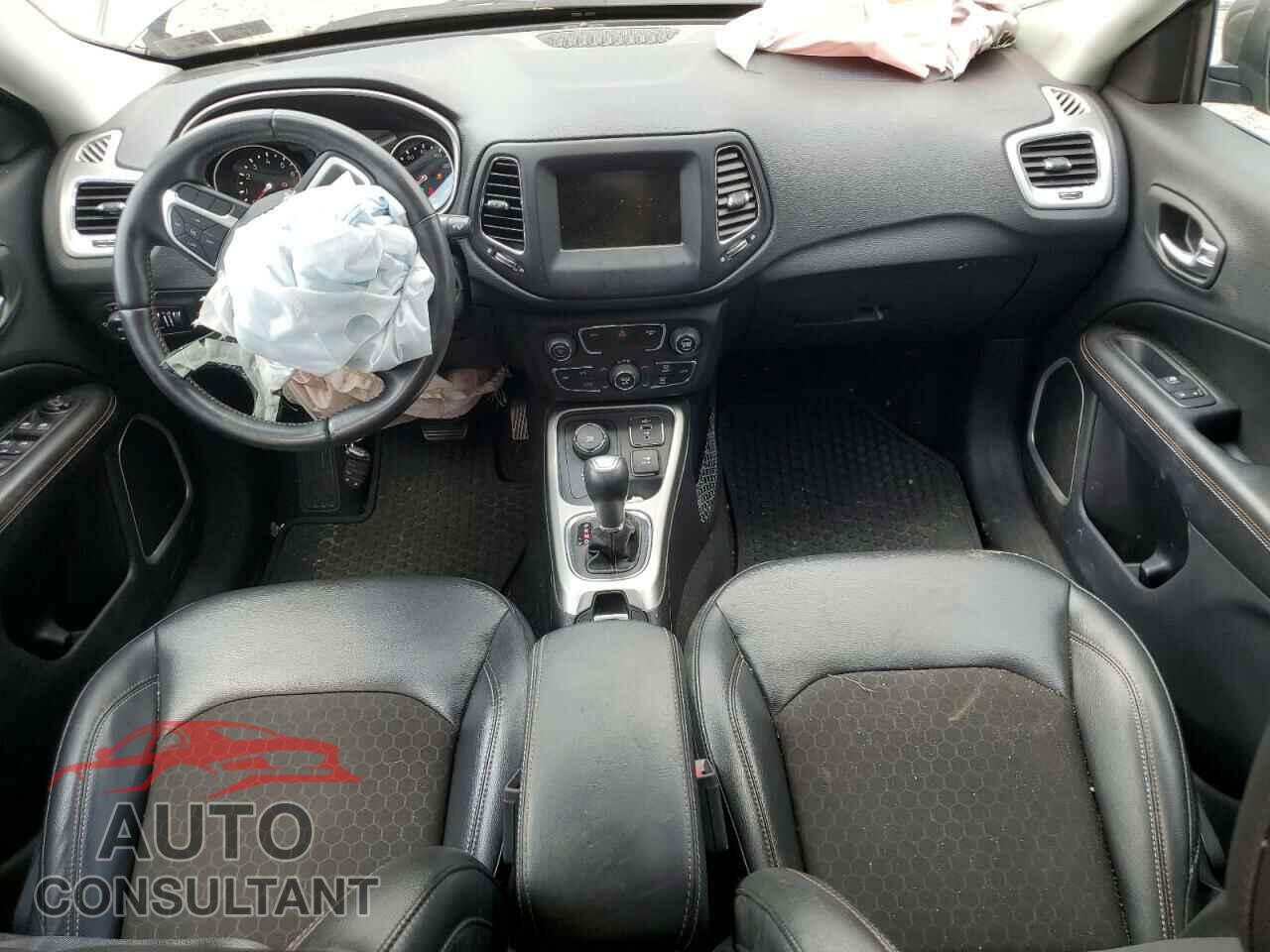 JEEP COMPASS 2020 - 3C4NJDBB6LT240024