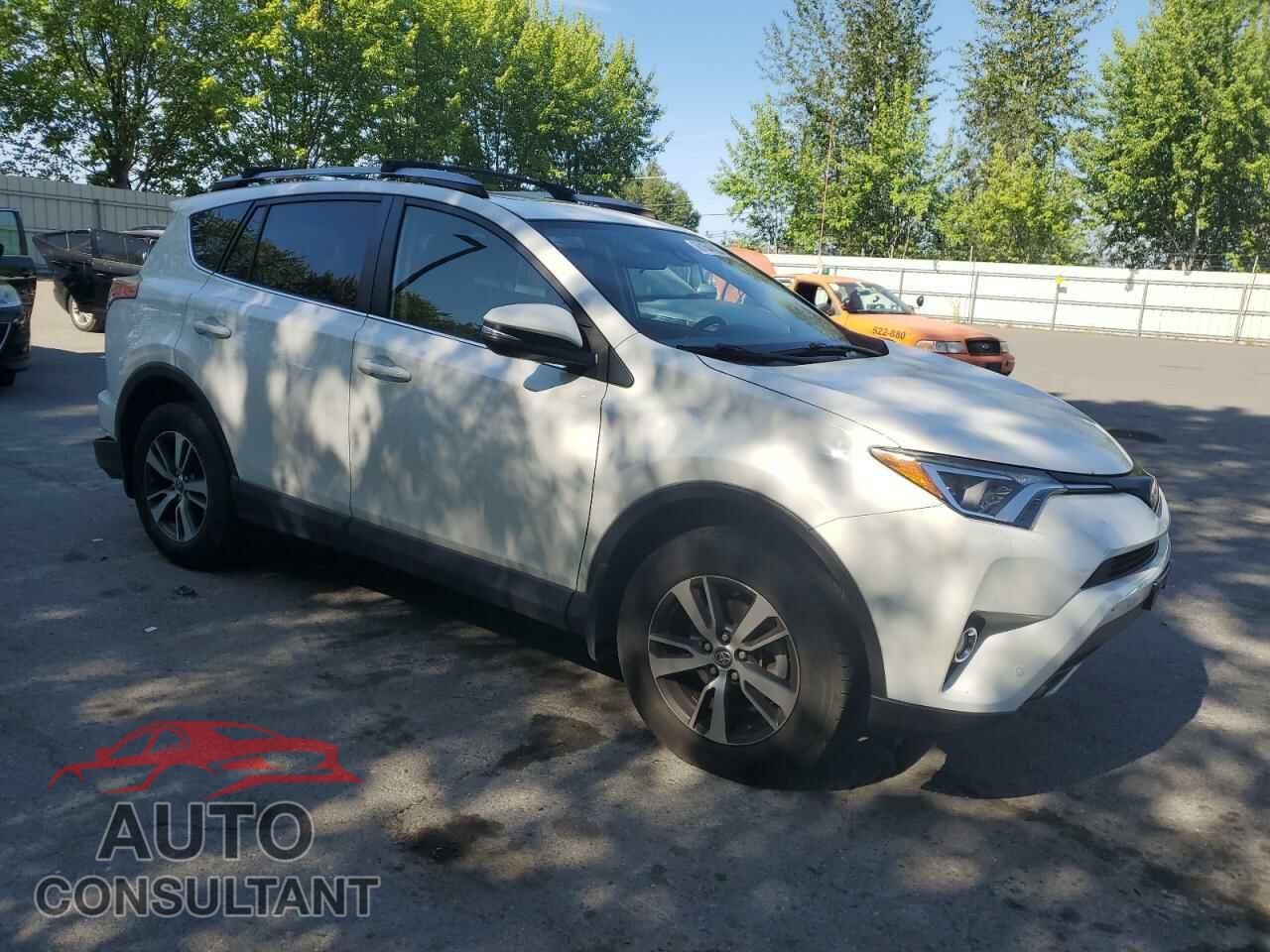 TOYOTA RAV4 2017 - JTMRFREV1HD219908