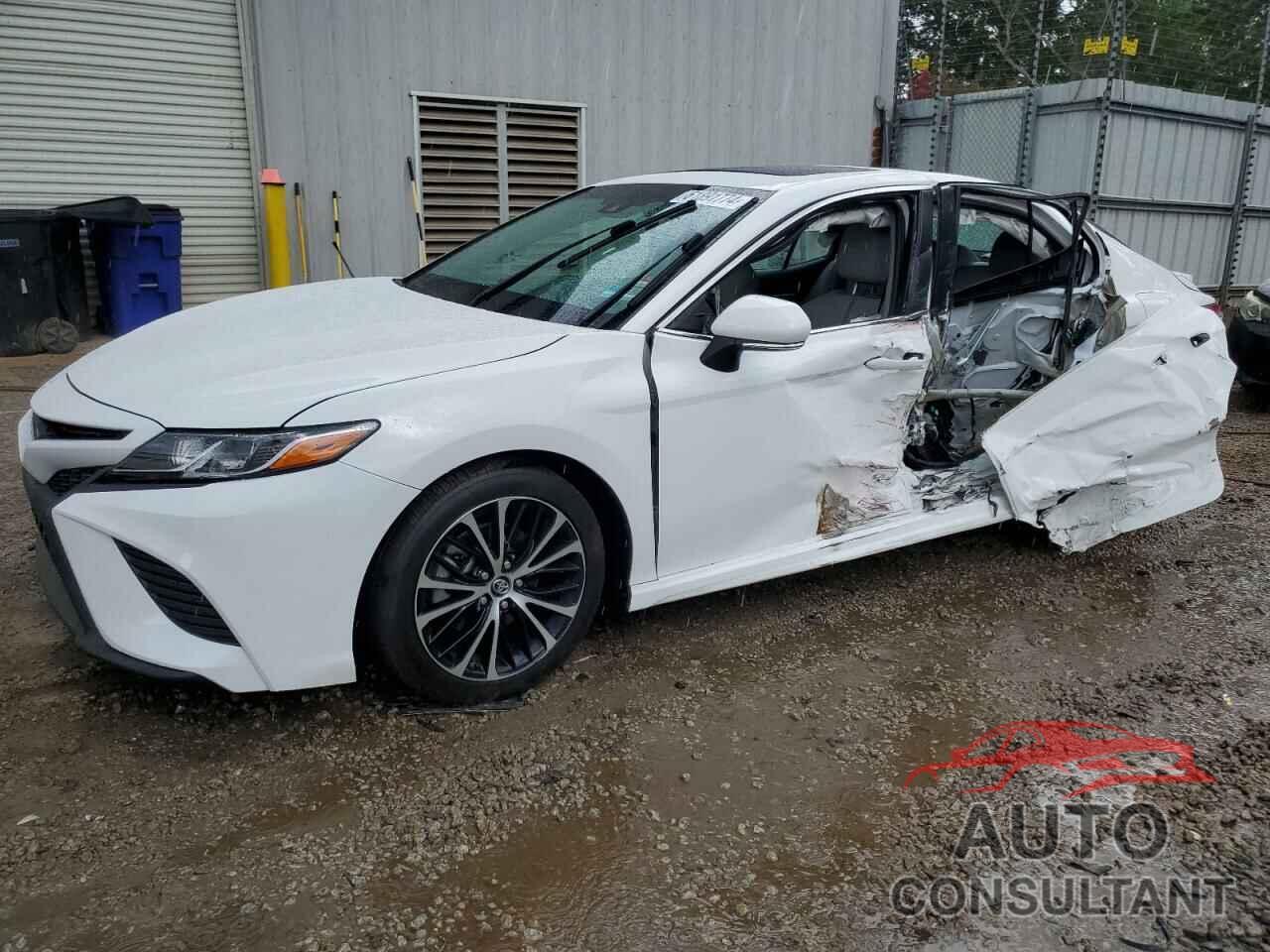 TOYOTA CAMRY 2018 - 4T1B11HK5JU147292