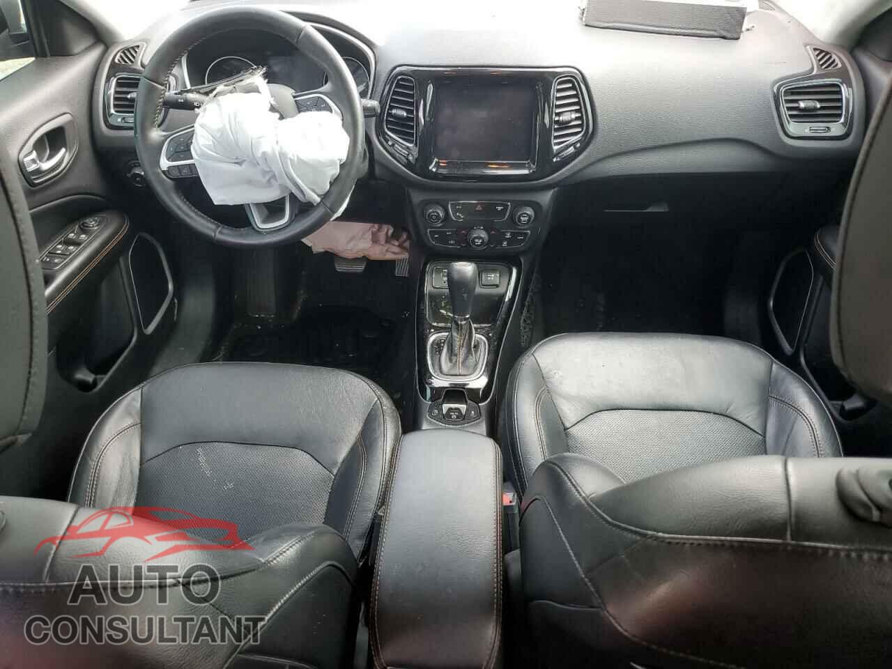 JEEP COMPASS 2018 - 3C4NJCCB2JT181740