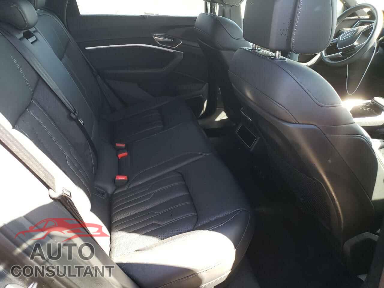 AUDI E-TRON 2019 - WA1VAAGEXKB007114