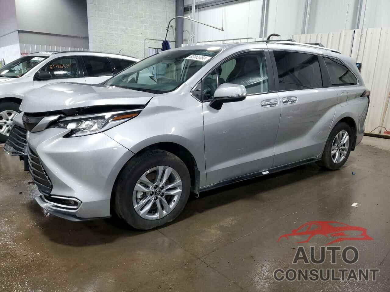 TOYOTA SIENNA 2023 - 5TDZSKFC6PS106720