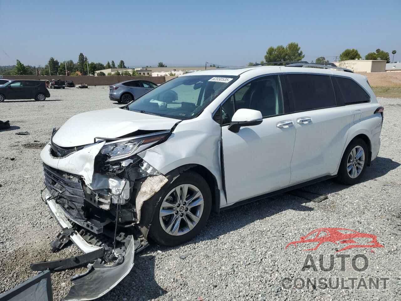 TOYOTA SIENNA 2022 - 5TDZSKFC4NS050841