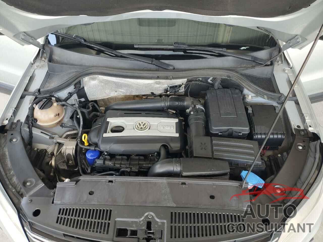VOLKSWAGEN TIGUAN 2015 - WVGBV7AX0FW607094