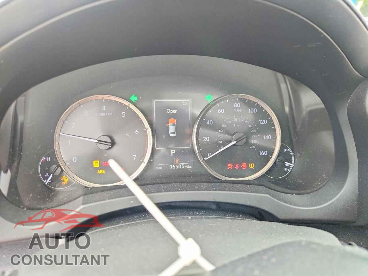 LEXUS IS 2018 - JTHBA1D29J5069053