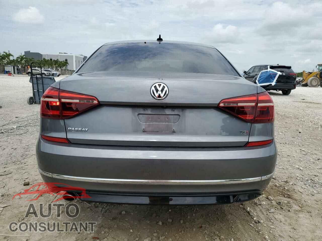VOLKSWAGEN PASSAT 2018 - 1VWAA7A39JC036236