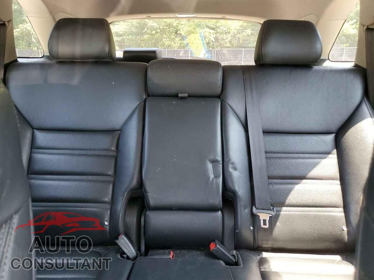 KIA SORENTO 2018 - 5XYPHDA50JG403237