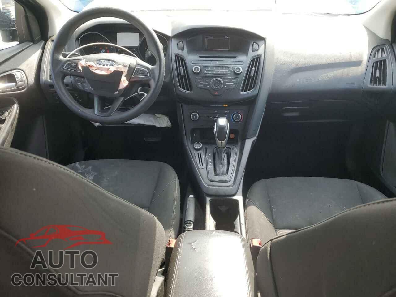 FORD FOCUS 2015 - 1FADP3F28FL383769