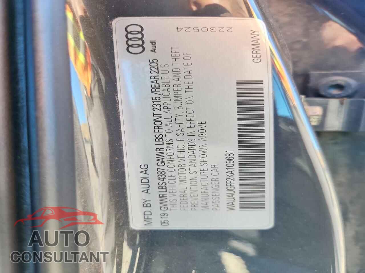 AUDI A3 2019 - WAUAUGFF2KA109681