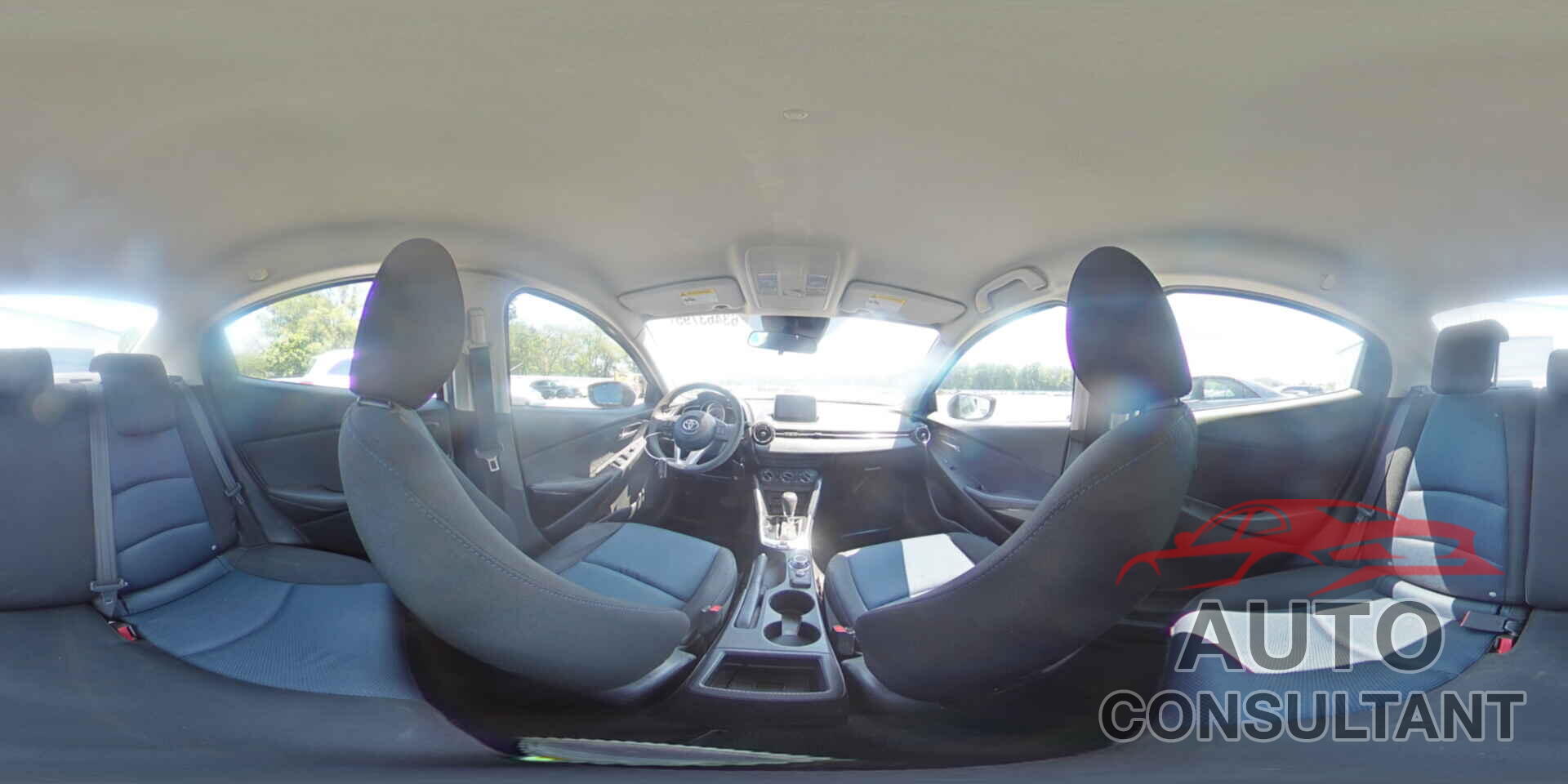 TOYOTA YARIS 2018 - 3MYDLBYV6JY313387