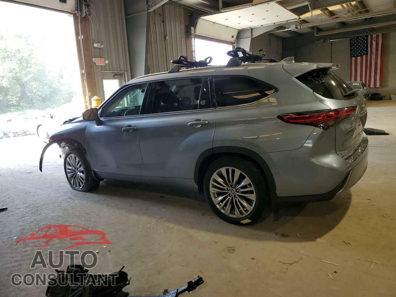 TOYOTA HIGHLANDER 2023 - 5TDEBRCH2PS130567