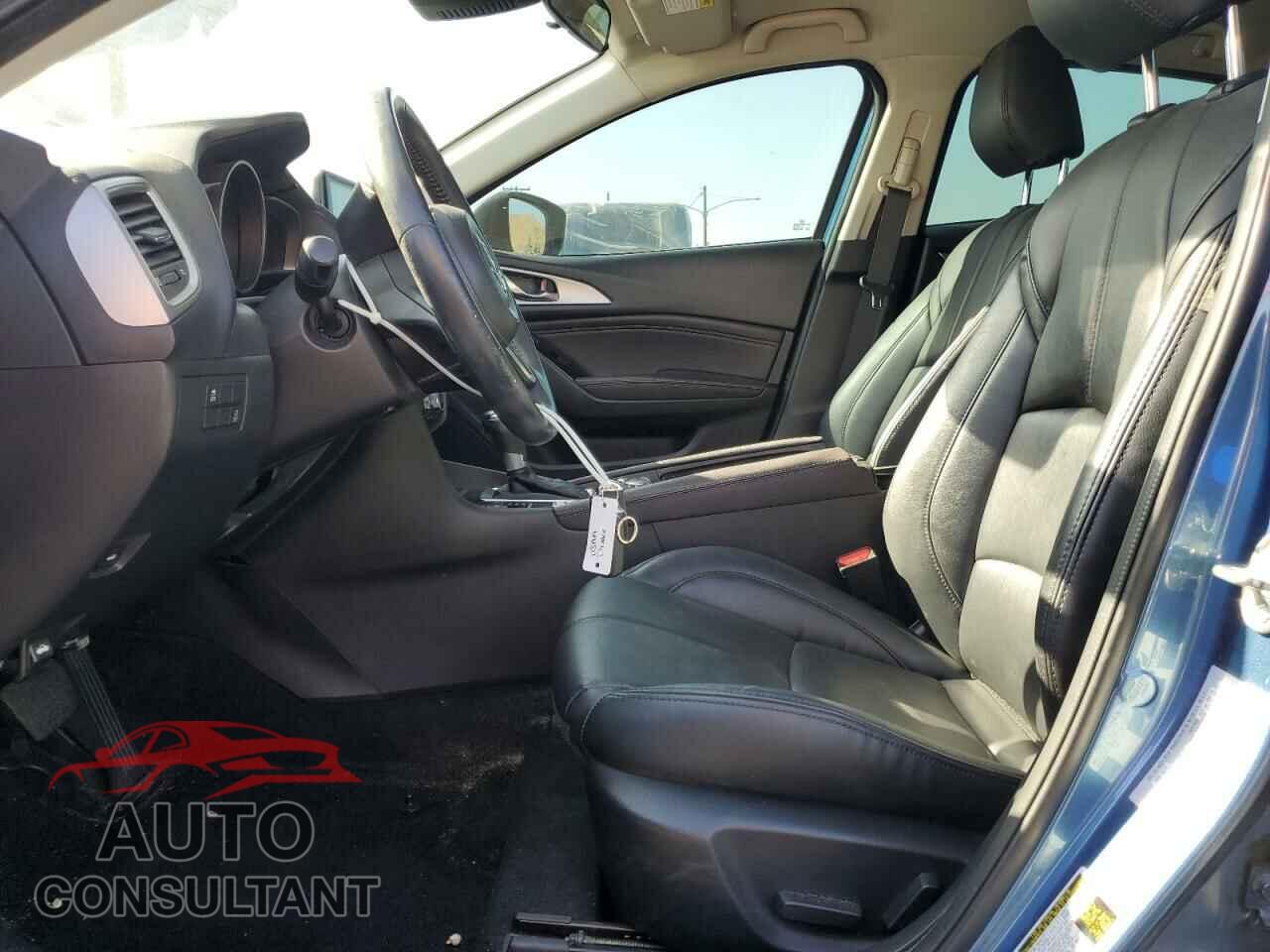MAZDA 3 2018 - 3MZBN1V34JM177164