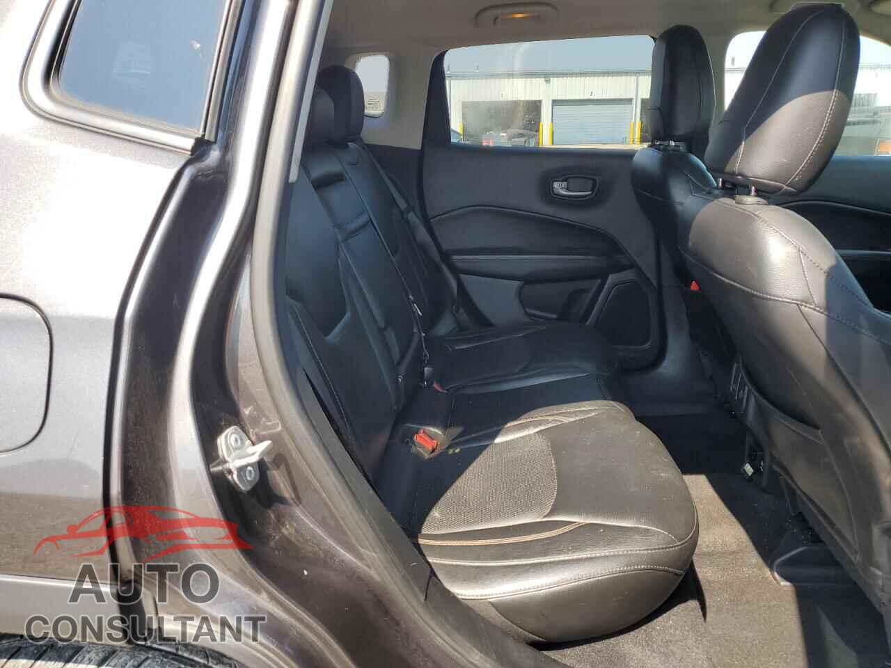 JEEP COMPASS 2018 - 3C4NJDCB5JT399712