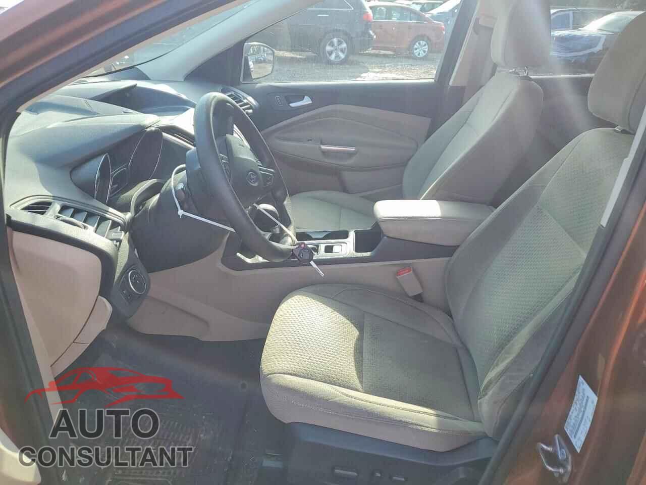 FORD ESCAPE 2017 - 1FMCU9GD5HUF01013