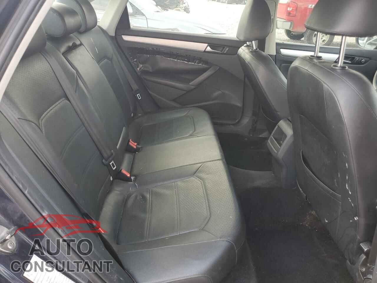 VOLKSWAGEN PASSAT 2012 - 1VWBP7A34CC044668