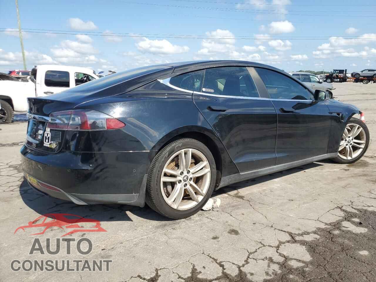 TESLA MODEL S 2015 - 5YJSA1E23FF115871