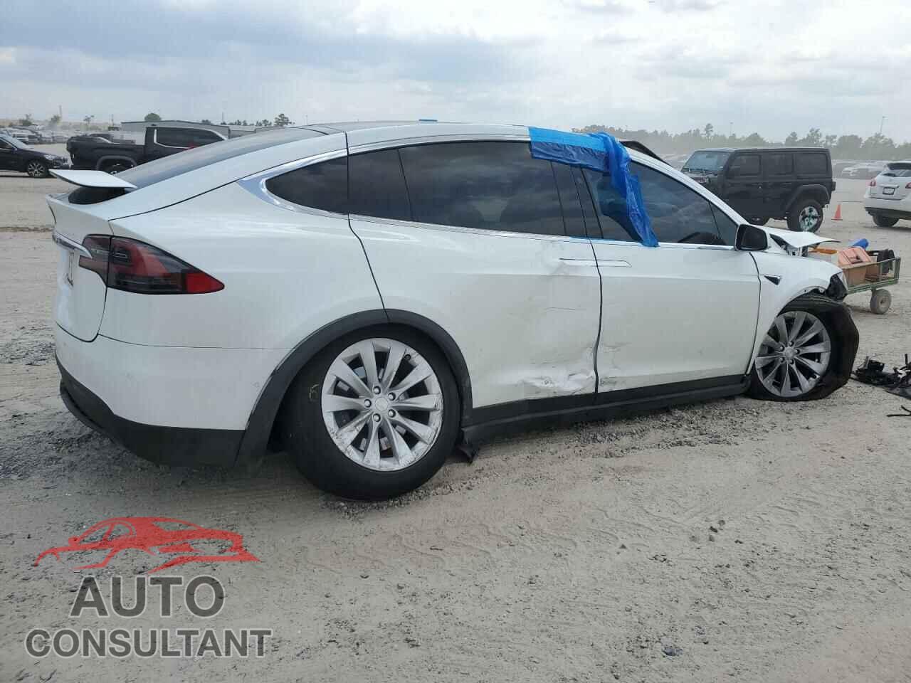 TESLA MODEL X 2018 - 5YJXCAE22JF143444