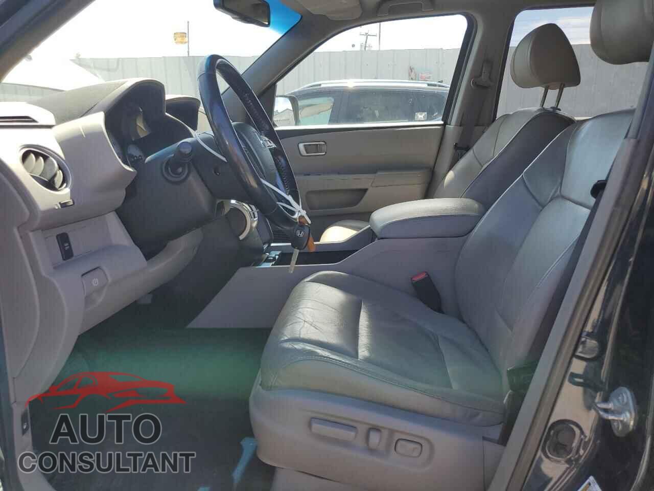 HONDA PILOT 2010 - 5FNYF4H52AB017667