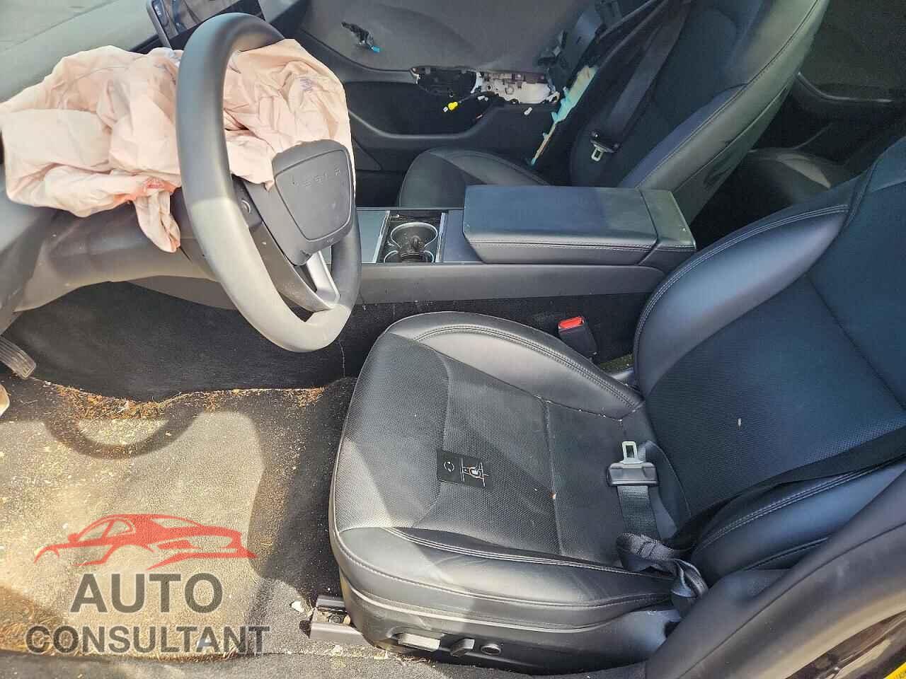 TESLA MODEL 3 2025 - 5YJ3E1EA2SF921050