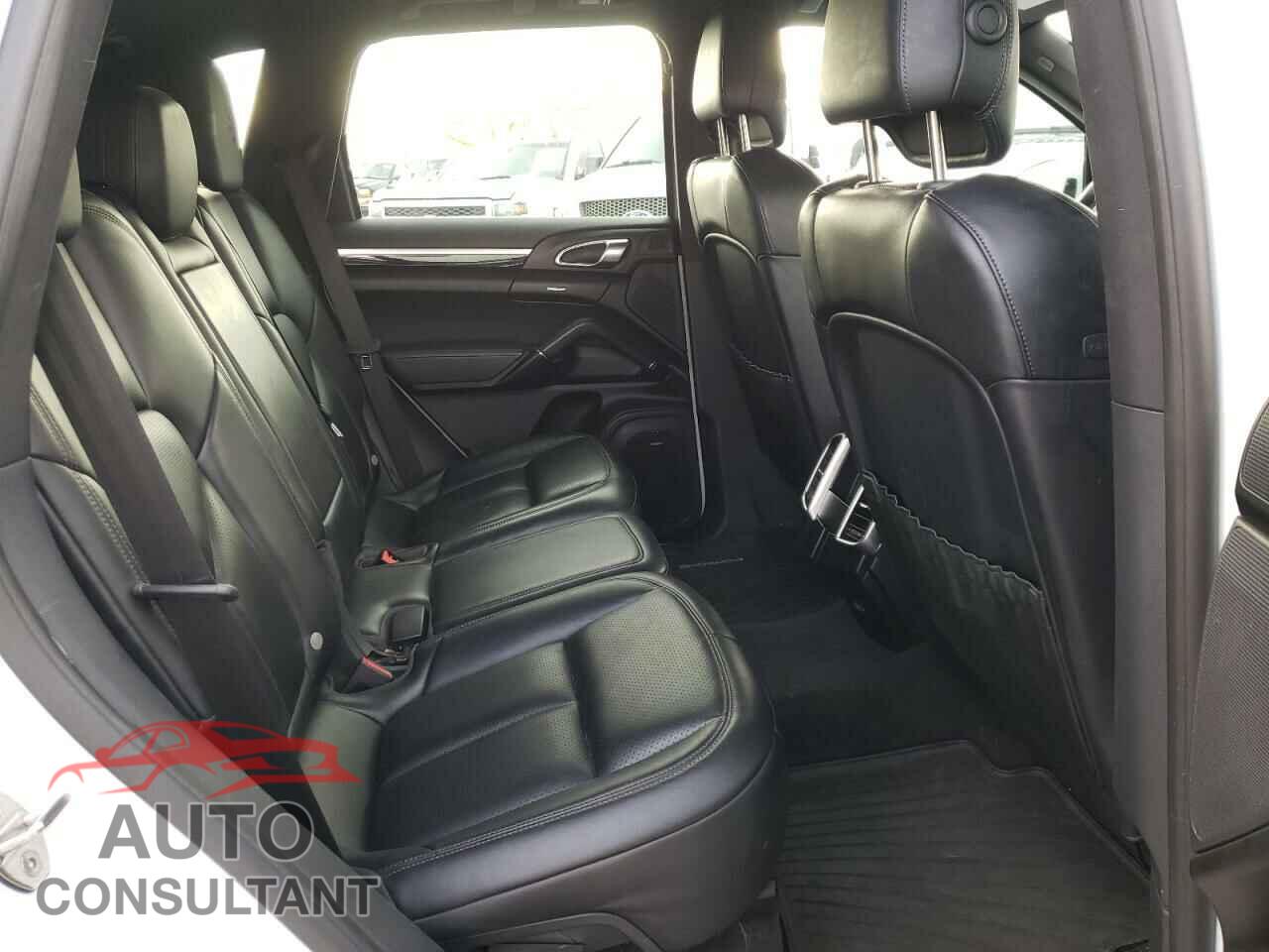 PORSCHE CAYENNE 2017 - WP1AA2A21HKA82574