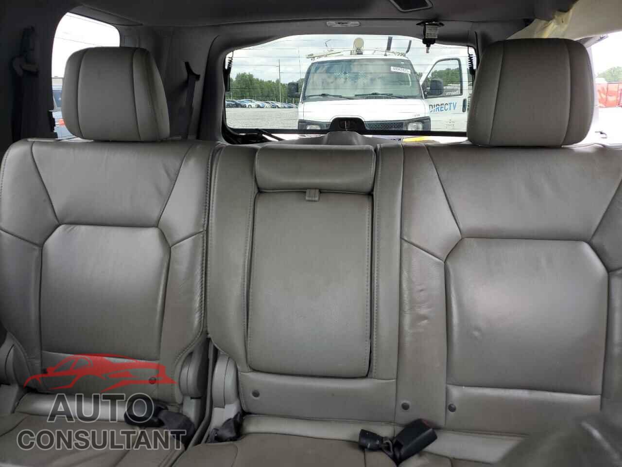 HONDA PILOT 2015 - 5FNYF3H68FB016193