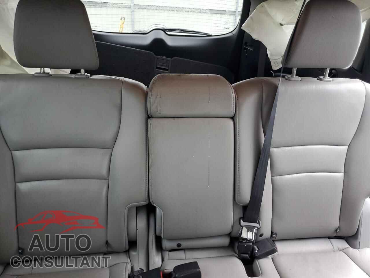 HONDA PILOT 2017 - 5FNYF6H86HB018708