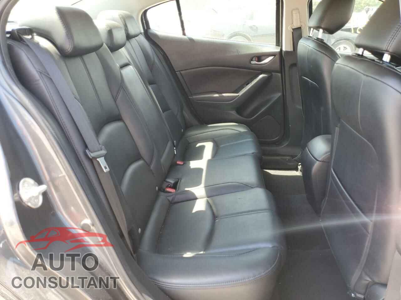 MAZDA 3 2018 - 3MZBN1V3XJM167786