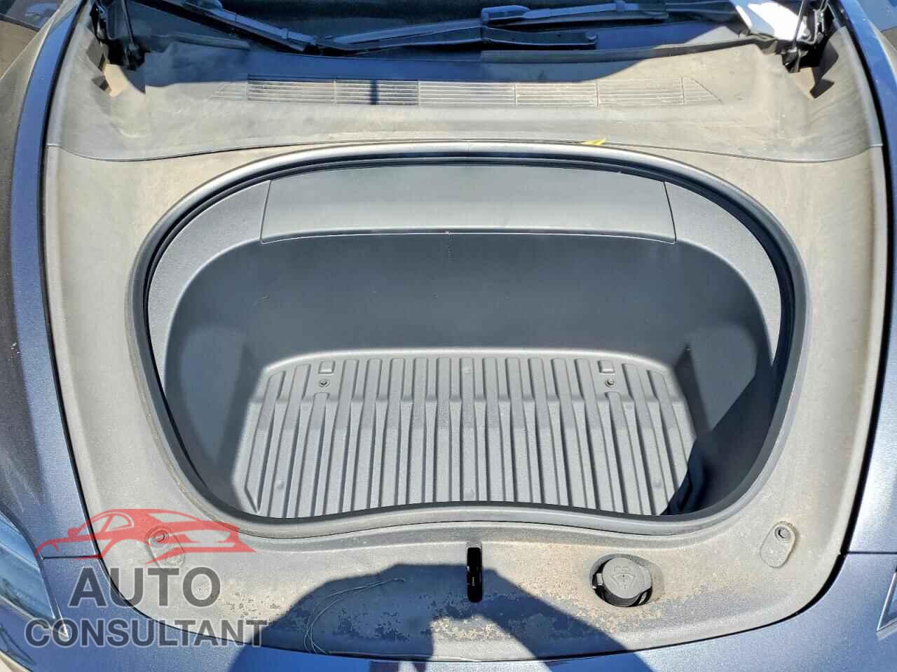 TESLA MODEL 3 2024 - 5YJ3E1EA5RF747517