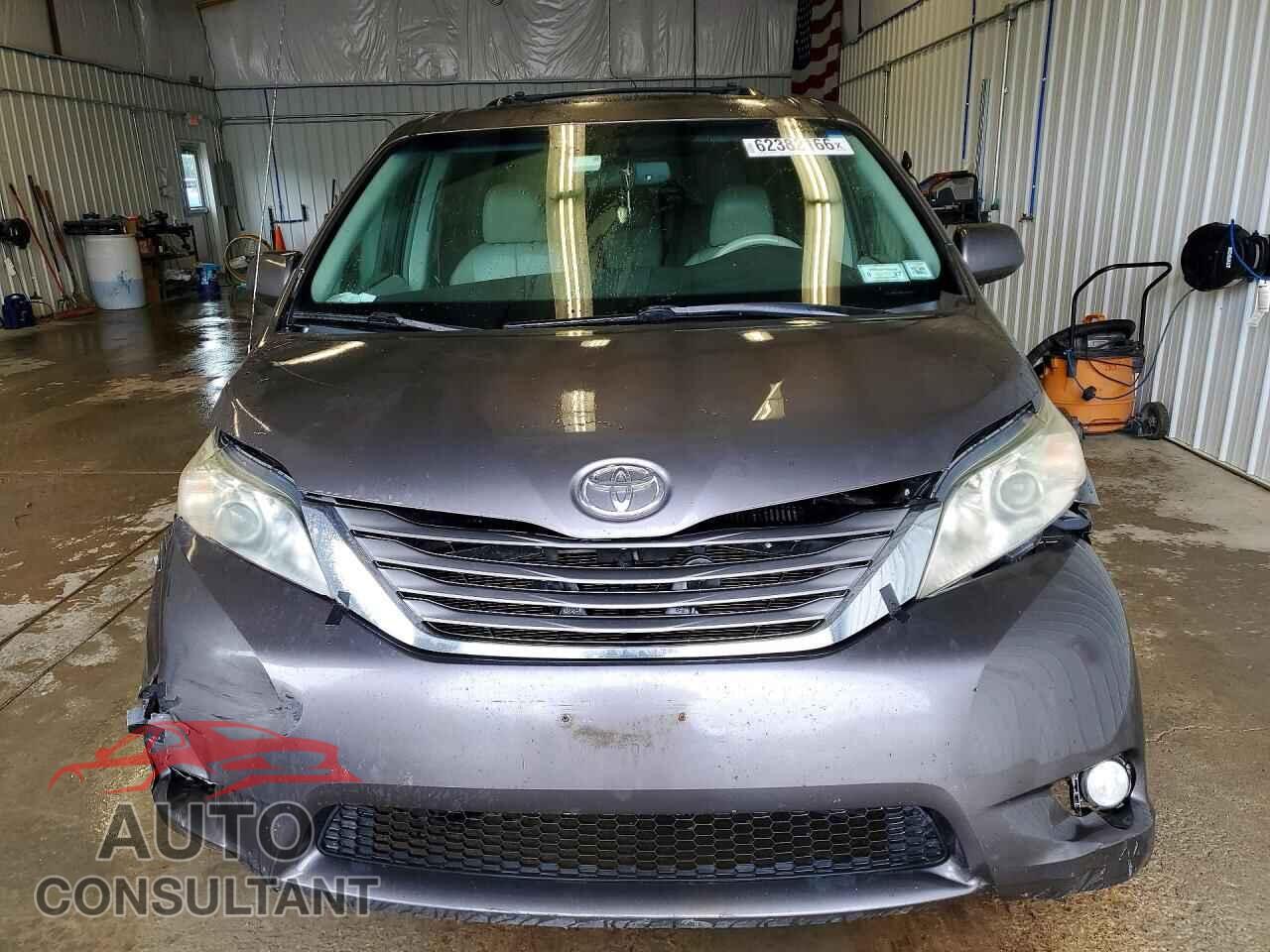 TOYOTA SIENNA 2011 - 5TDYK3DC0BS111196
