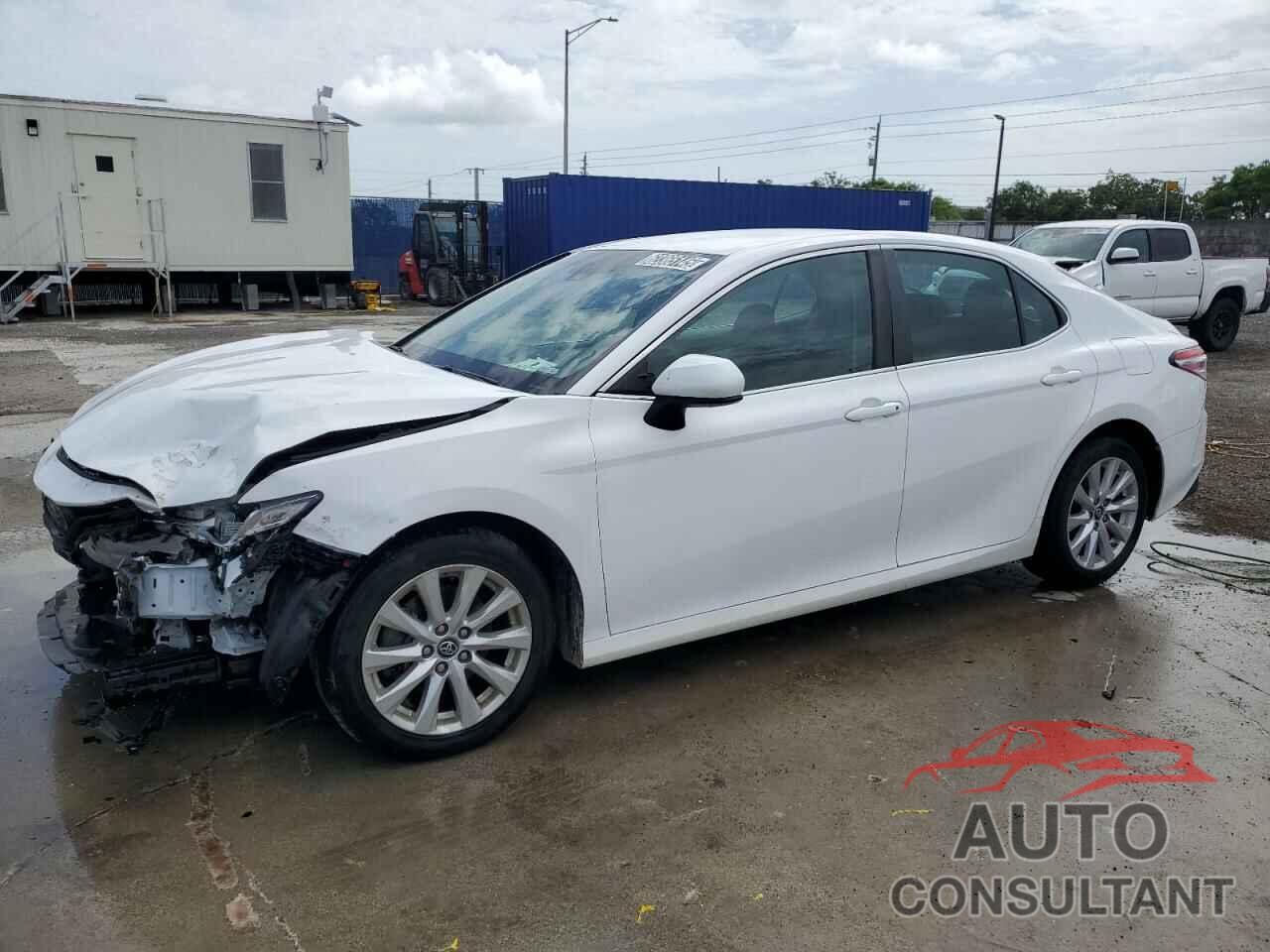 TOYOTA CAMRY 2018 - 4T1B11HK3JU520930