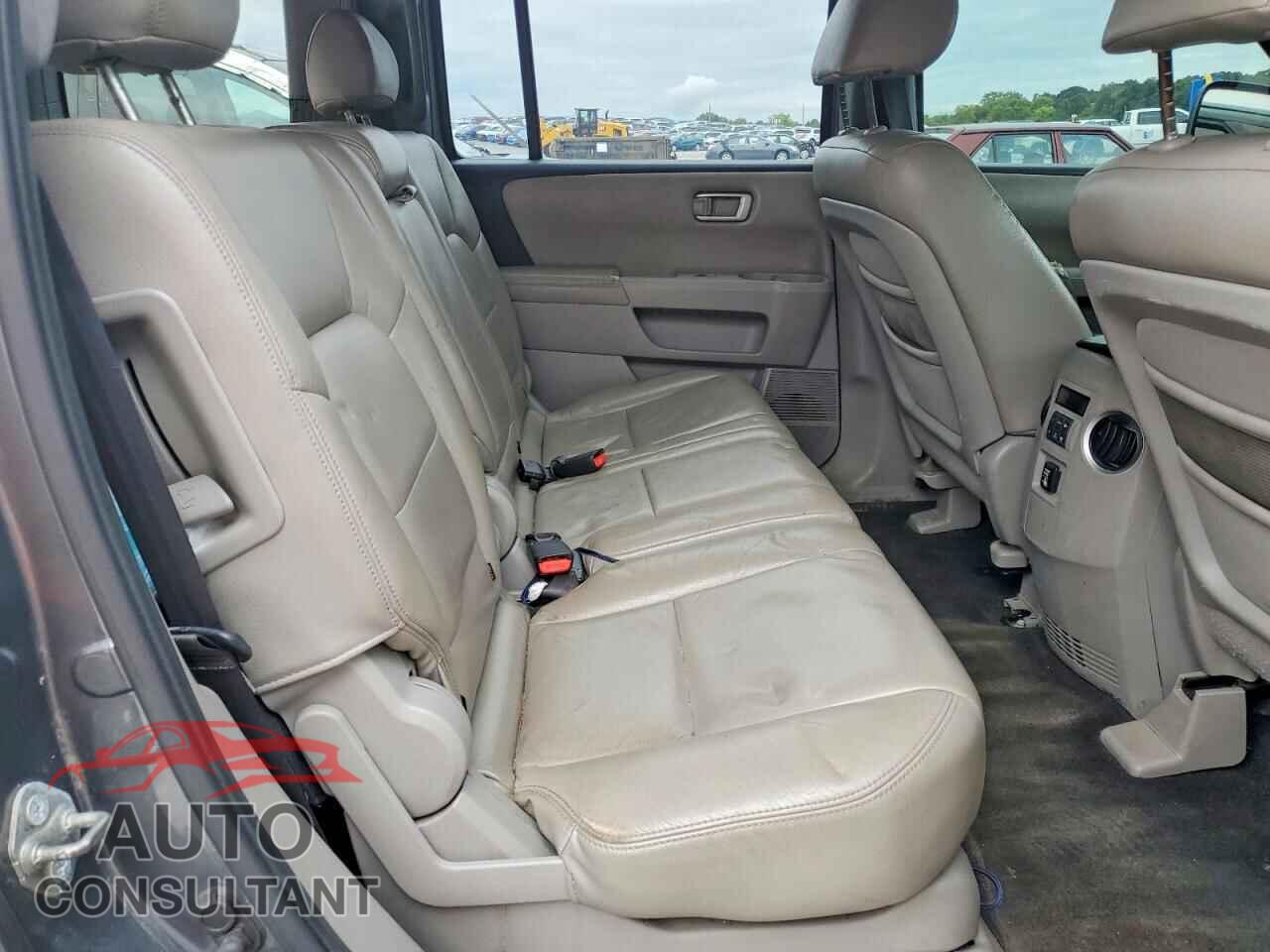 HONDA PILOT 2011 - 5FNYF3H4XBB017824