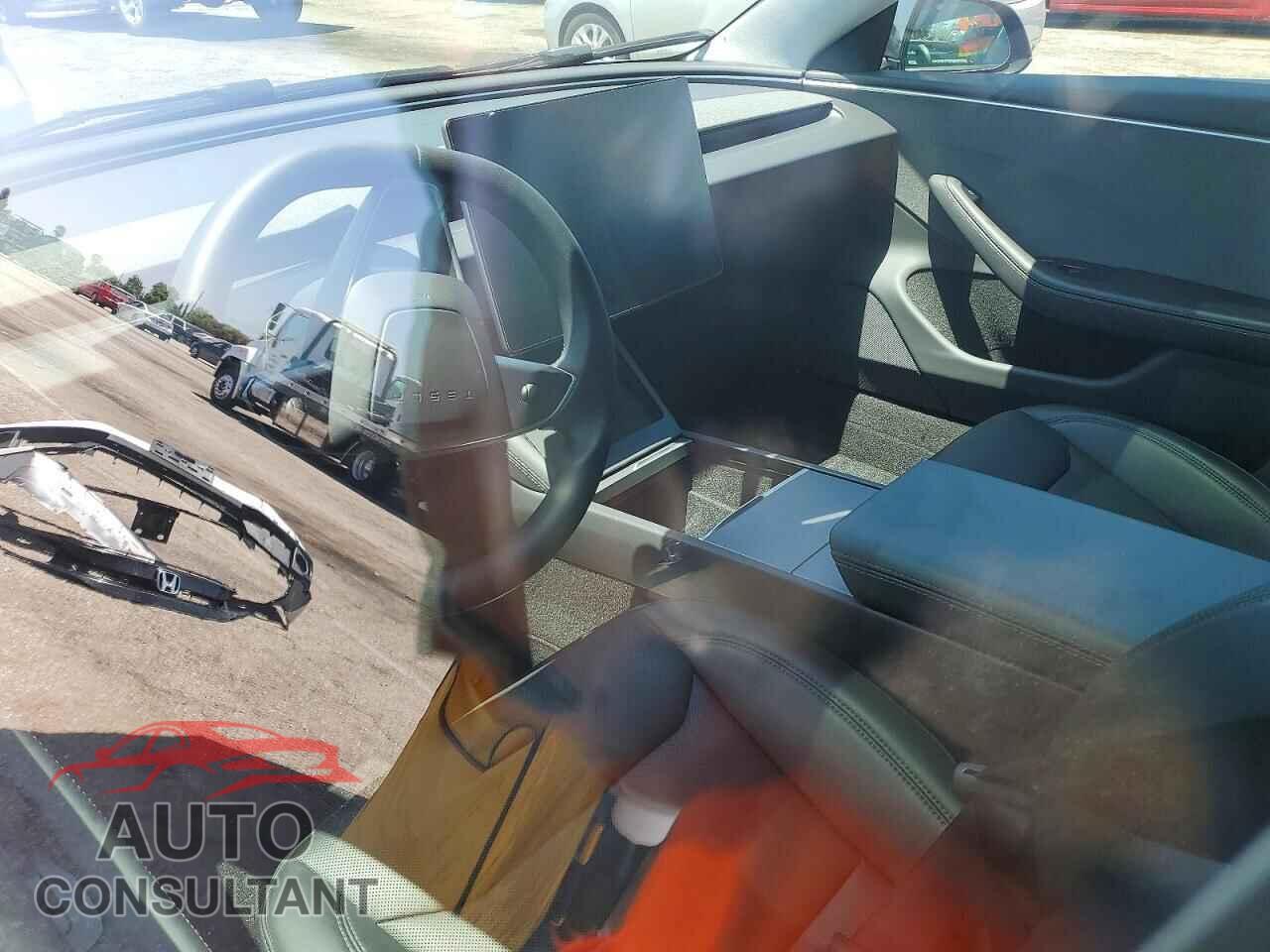 TESLA MODEL 3 2025 - 5YJ3E1EAXSF030410