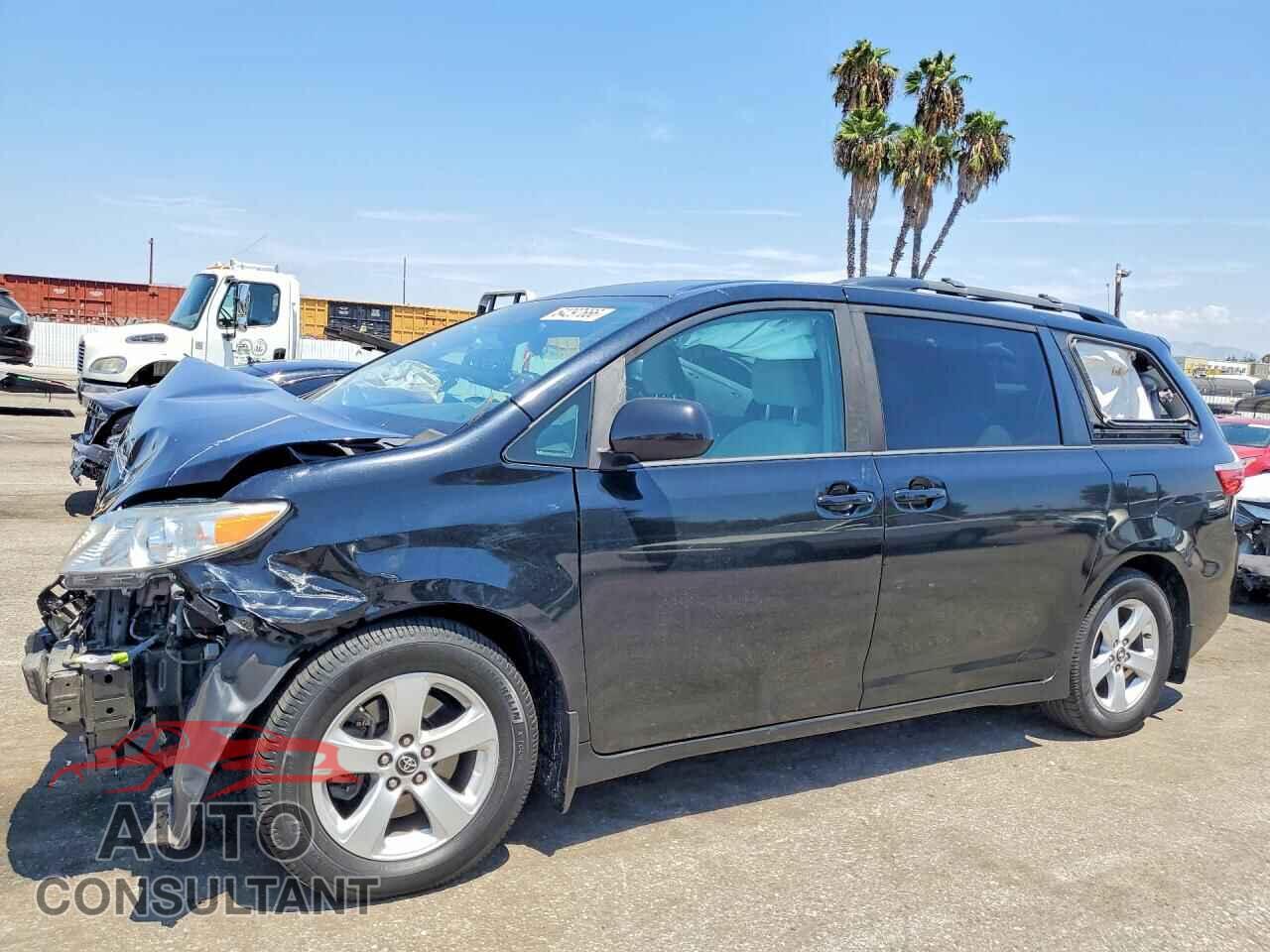 TOYOTA SIENNA 2018 - 5TDKZ3DC2JS946510