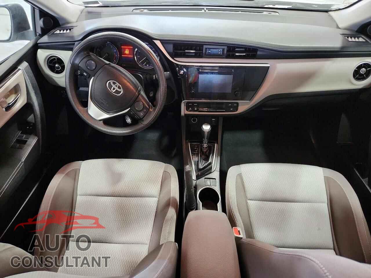 TOYOTA COROLLA 2018 - 5YFBURHE2JP855372