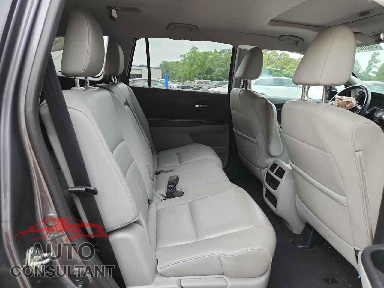 HONDA PILOT 2017 - 5FNYF5H53HB014308