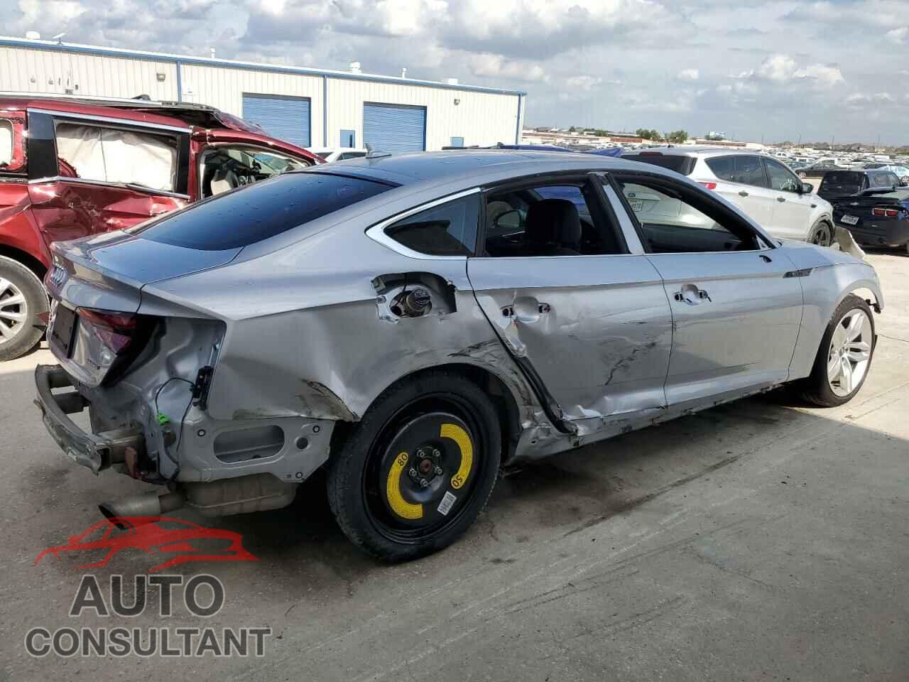 AUDI A5 2019 - WAUBNCF50KA008267