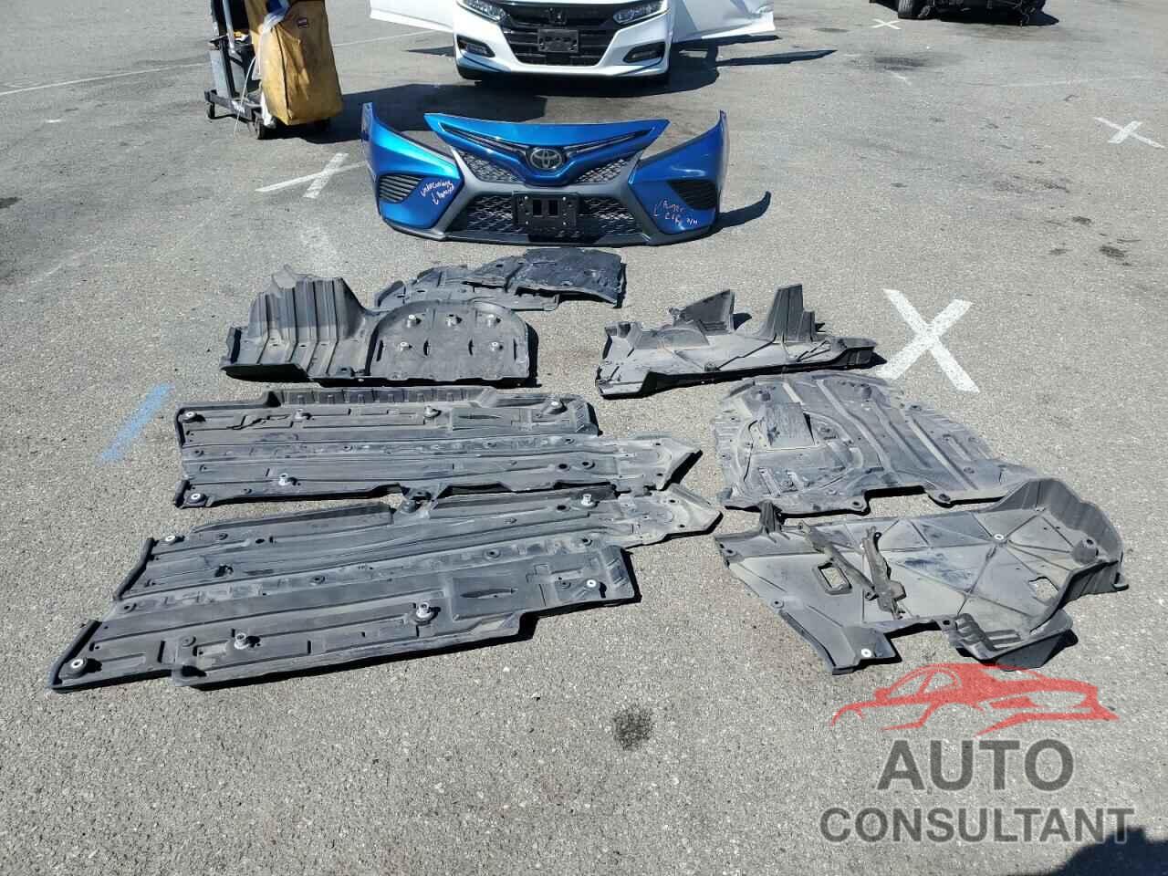 TOYOTA CAMRY 2018 - 4T1B11HK6JU088222