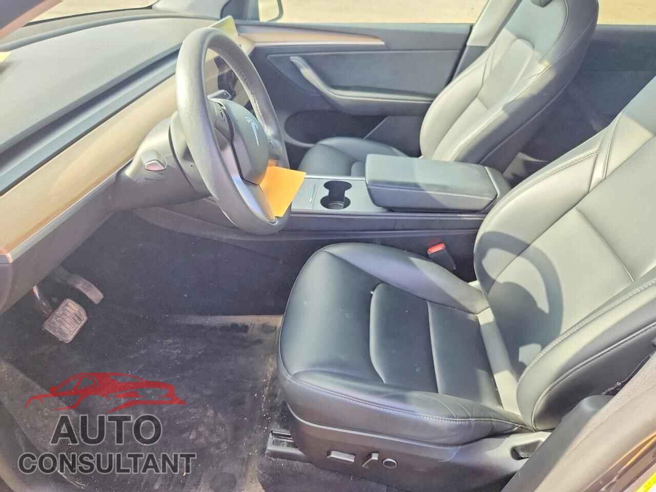 TESLA MODEL Y 2023 - LRWYGDFD6PC221138