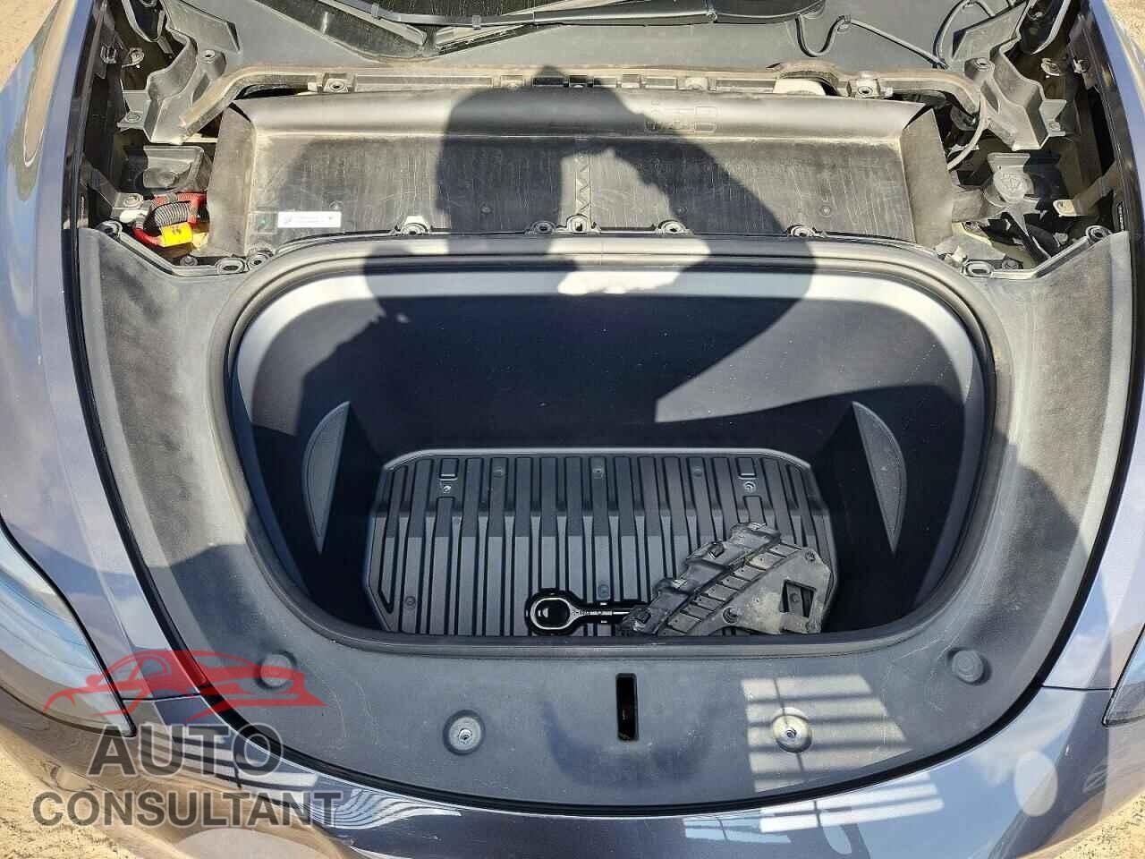 TESLA MODEL Y 2023 - LRWYGDFD6PC221138