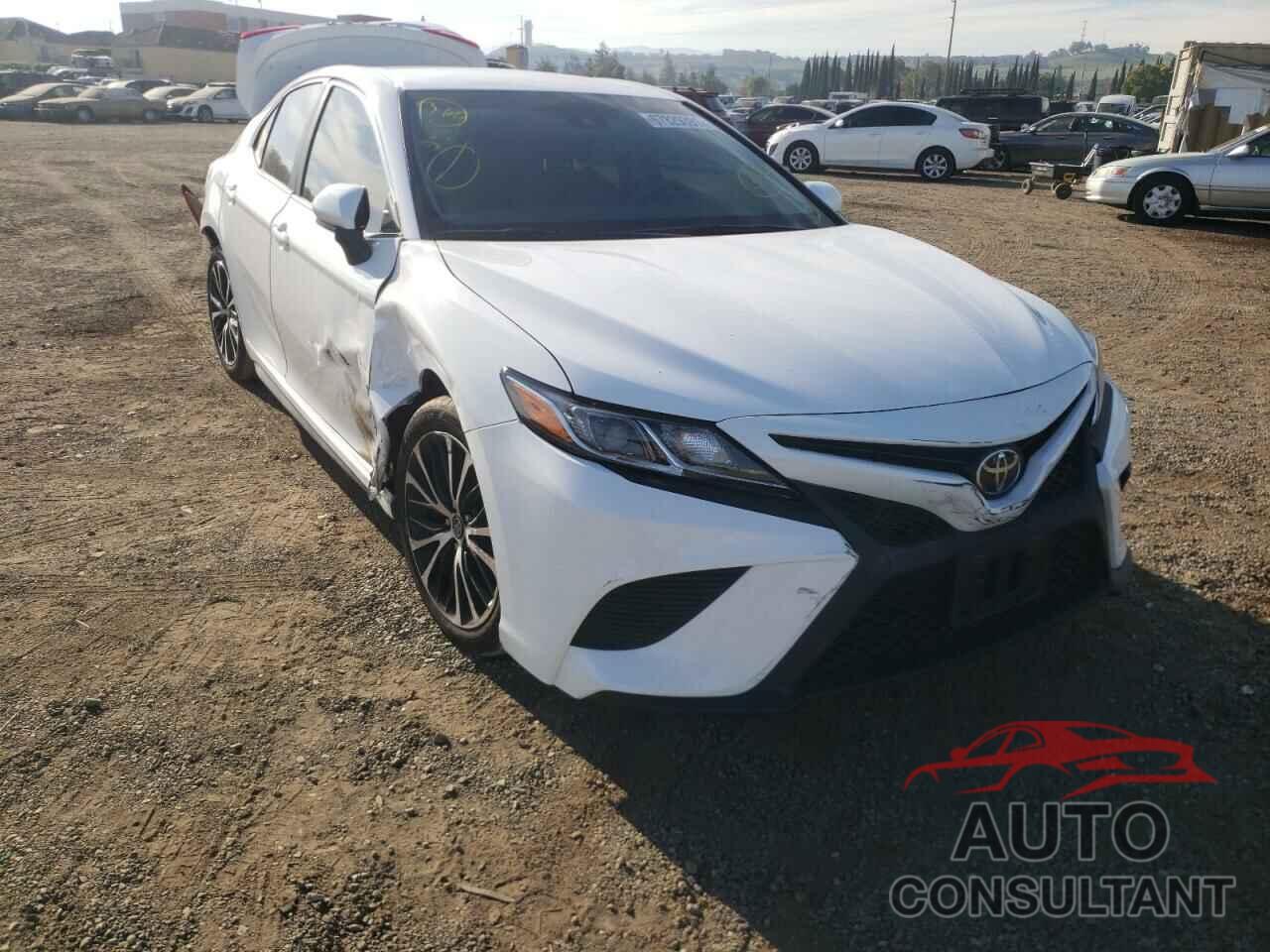 TOYOTA CAMRY 2018 - 4T1B11HK6JU114561