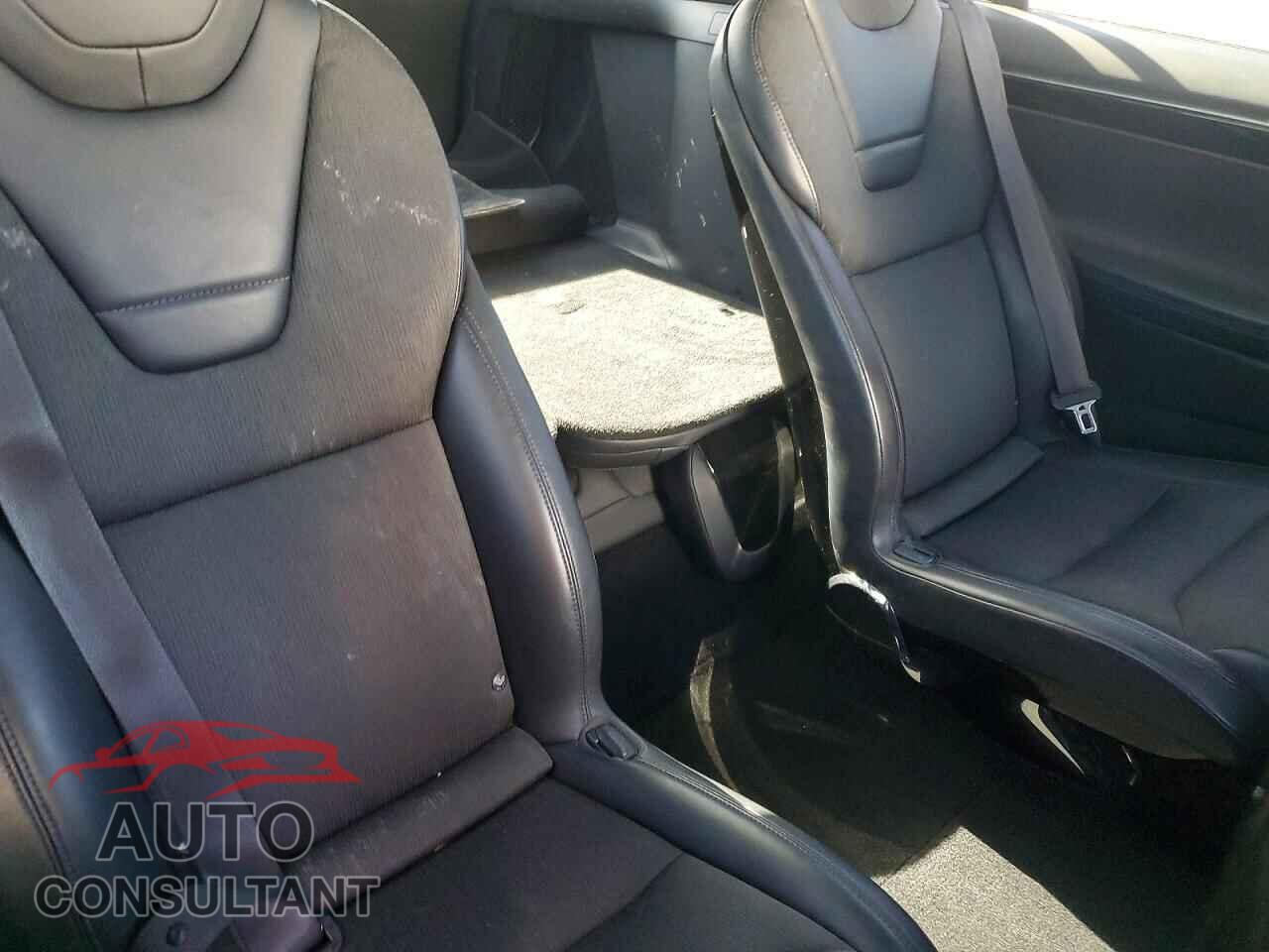 TESLA MODEL X 2016 - 5YJXCBE21GF033662